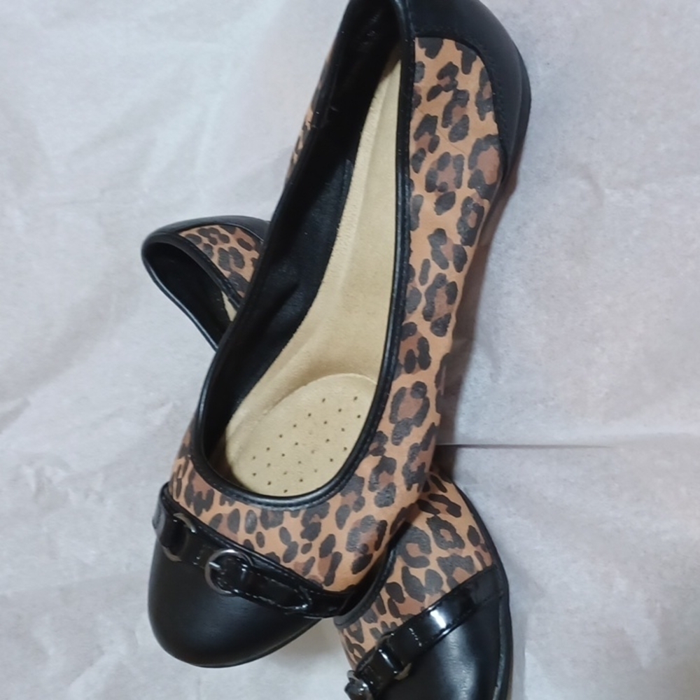 TIME AND TRU Flats SIZE 1O